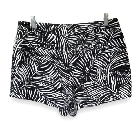 SAINT TROPEZ WEST I Linen Blend 3” Palm Print Shorts - Picture 4 of 7